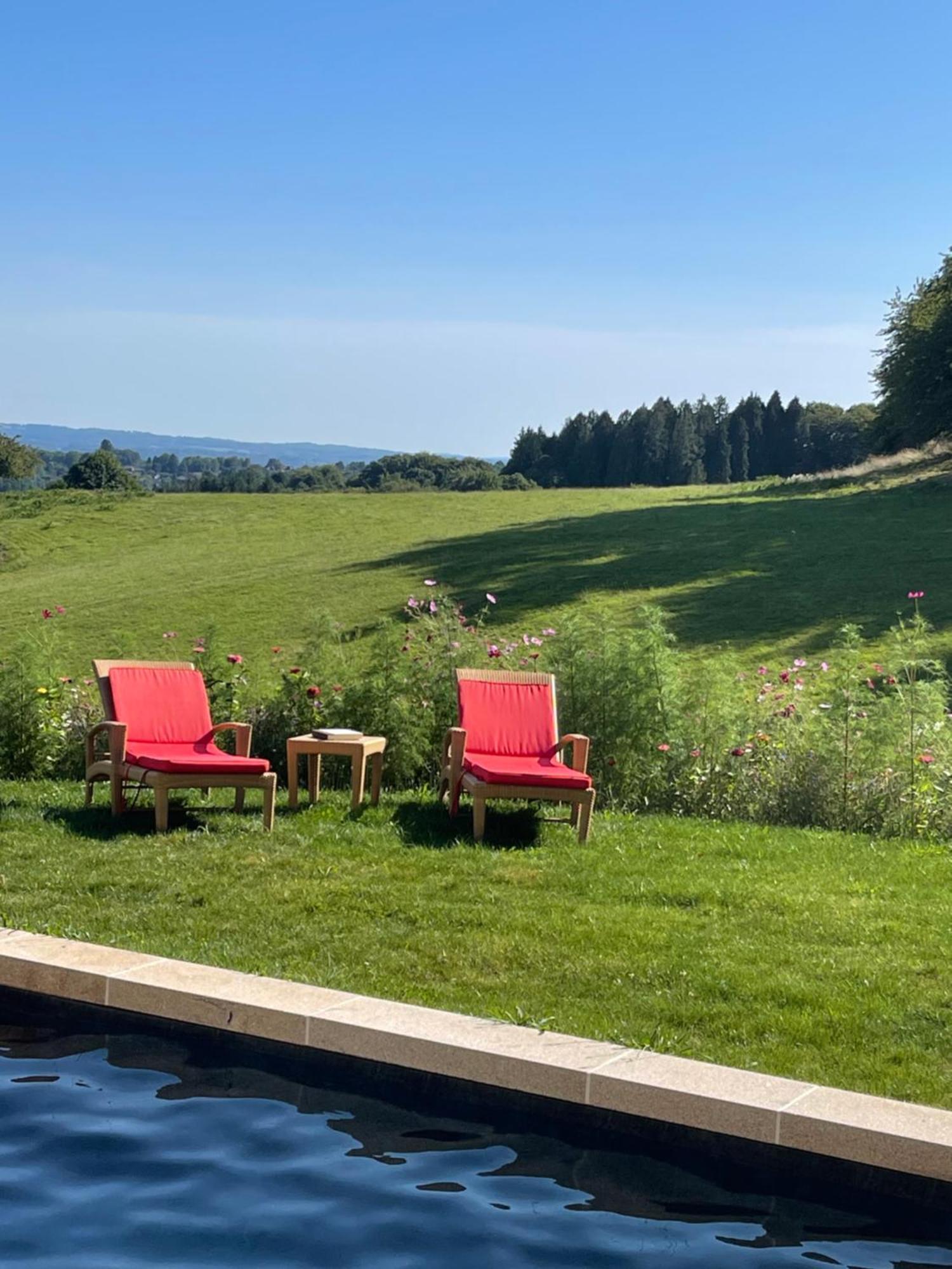 Domaine De Montmery Sa Piscine Son Jardin Ses Espaces Ambazac Exteriér fotografie